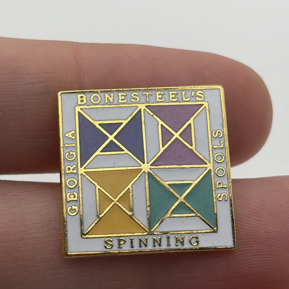 Georgia Bonesteel's Spinning Spools Quilting Lapel Hat Pin